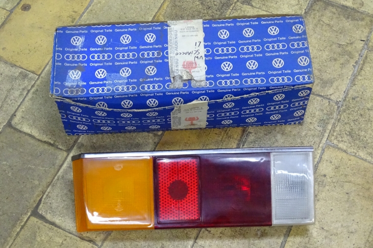 Achterlicht Scirocco links met chroombies